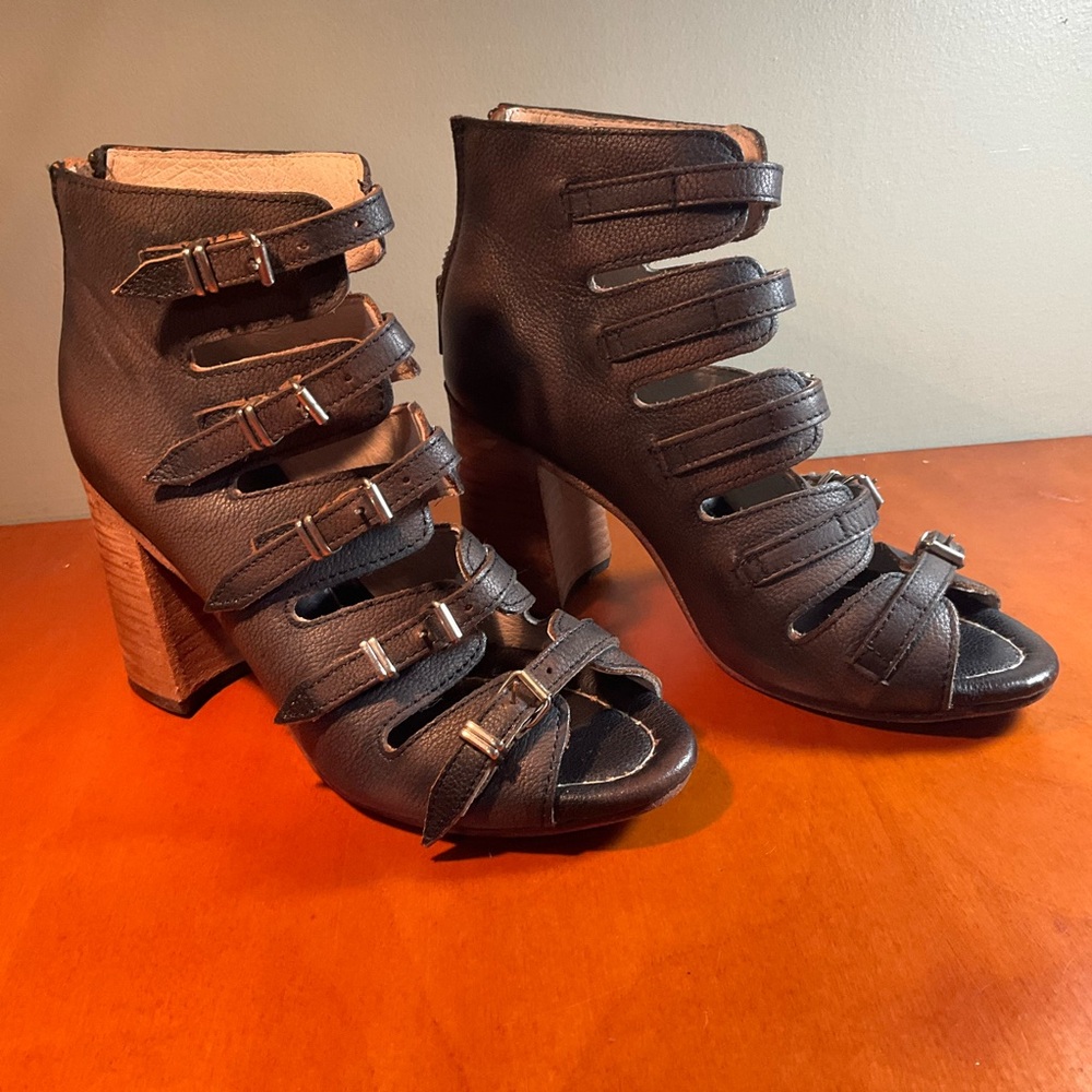 Freebird by Steven Topaz Brown Size 9 Strappy Buckle Block Heel Ankle Booties